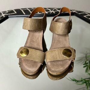TAOS Wedge Low Heel Comfort Casual Walking Sandals Beige Leather Size 39
